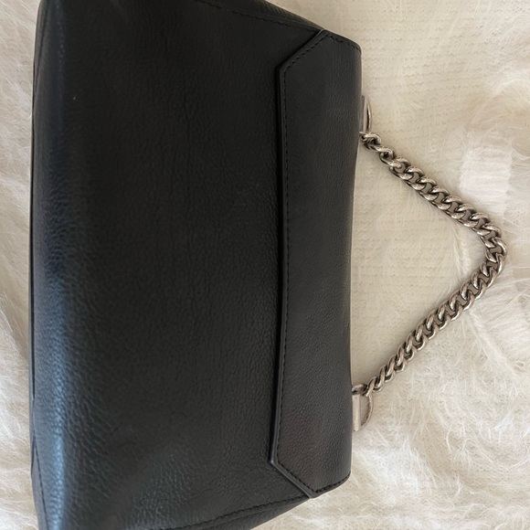 ❌SOLD OUT❌❌❌❌LOUIS VUIITON! LOCK ME II BB NOIR AUTHENTIC. - Picture 4 of 7